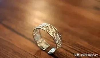 银饰变绿是因为纯度不够吗,怎么鉴别银饰纯度