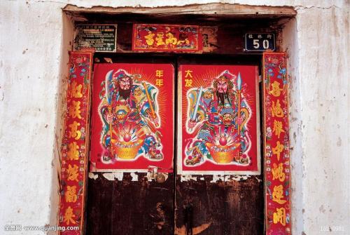 妻子上联:樱桃小口,齿椤椤,吞粗吐细,丈夫下联让她羞红了脸