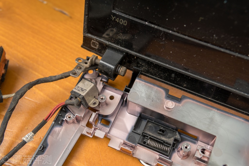转轴断了维修多少钱,联想y400拆散热铜导管