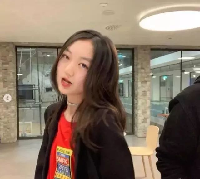 李嫣回应逛街事件,李嫣高调现身街头