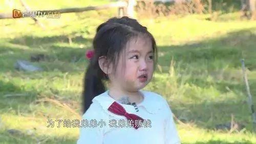 三岁男孩遭亲妈狠踢,3岁孩子被妈妈狠踢现场