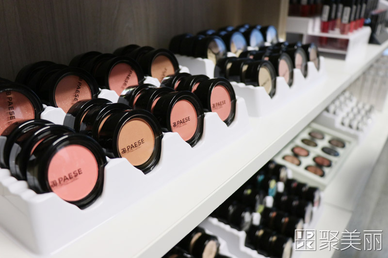 这支长效粉底液波兰女性人手一支，聚美丽去了他们总部波兰行①
