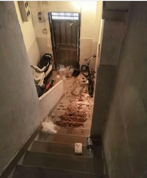 在公交车上遇到的妹纸，让我沉醉迷失了方向，我该怎么搭讪啊？急