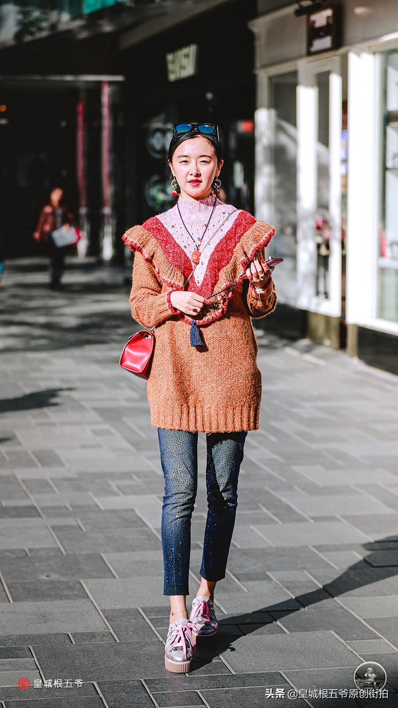 时尚可以衬托出你的美,时尚是一种使人们与众不同的东西