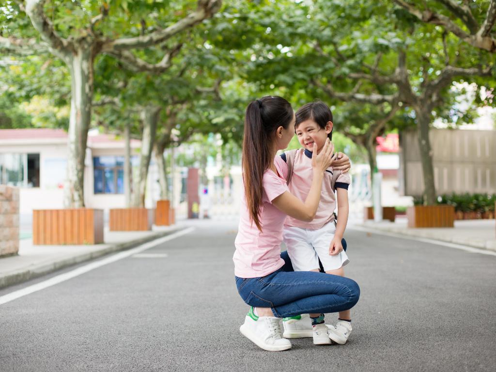 孩子长得矮不想上学,孩子长得矮吃再多也长不胖