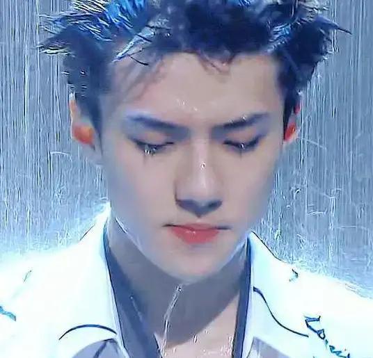 王俊凯被星探发现原视频,王俊凯被星探发现视频