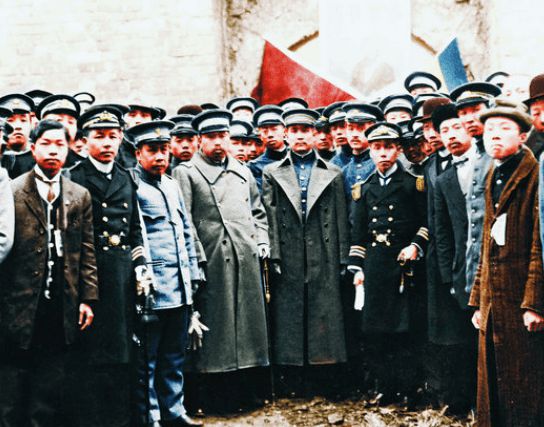 卢慕贞:17岁结婚,45岁被尊为“国母”,48岁收到丈夫的离婚信