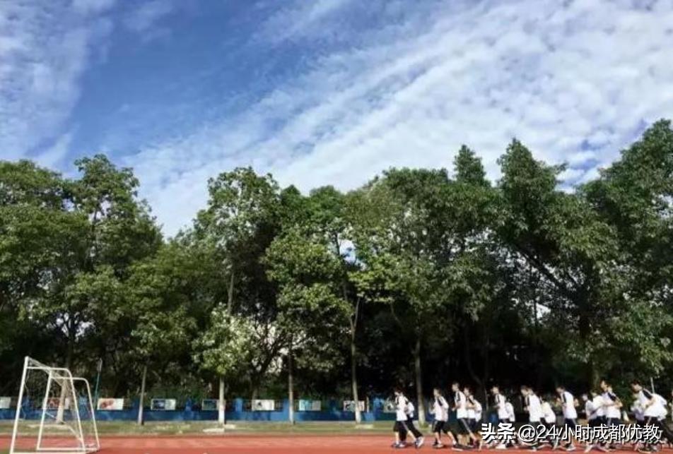 有情怀、国企管、小班化、性价比超高，尽在成都盐道街外语学校