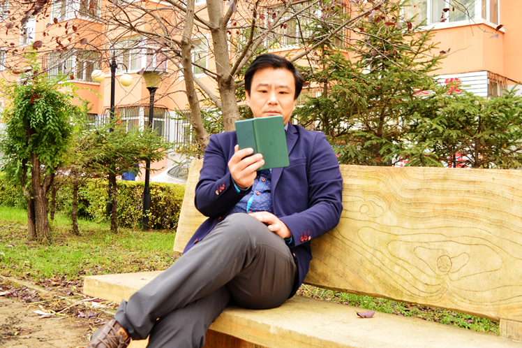 消除蓝光和频闪,墨案MIX7阅读器体验,堪称随身图书馆