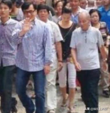 成龙回安徽老家视频,成龙回老家的照片