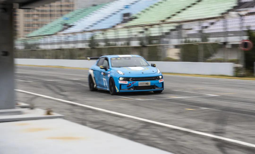 领克03过弯翻车,新款领克03推背感实测