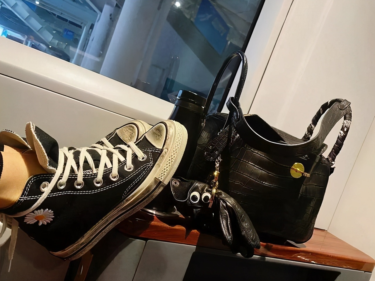 鞠婧祎被质疑穿山寨版针织上衣,鞠婧祎疑穿山寨衣服是真的吗