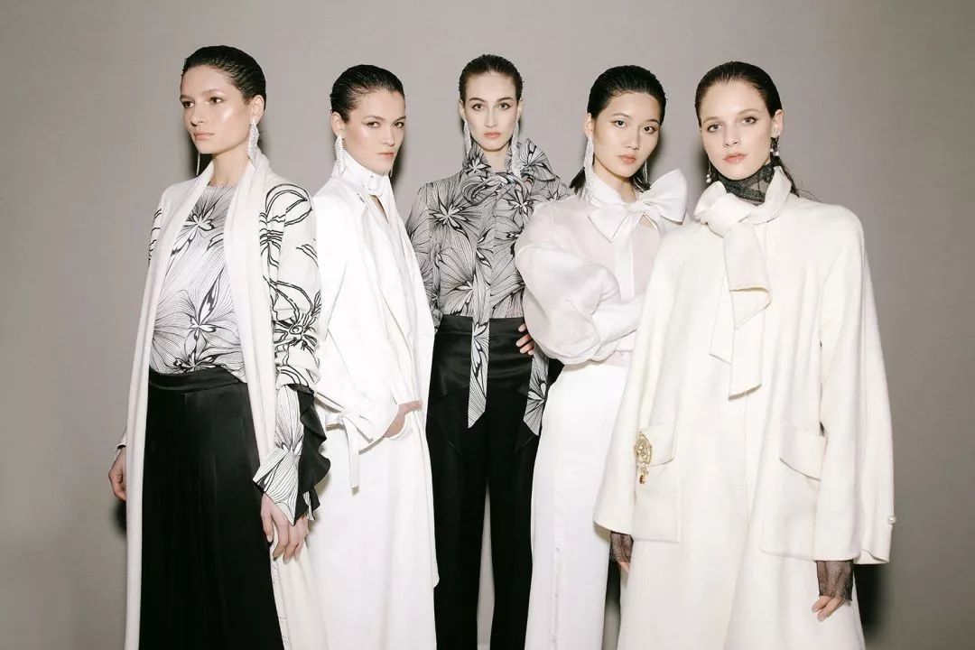 模特的身材视频,模特衣服和实际穿着对比