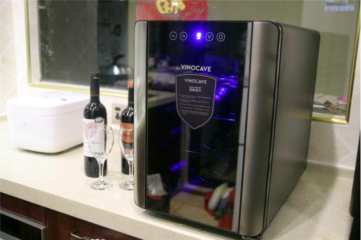 红酒恒温酒柜推荐,年轻人的第一瓶酒