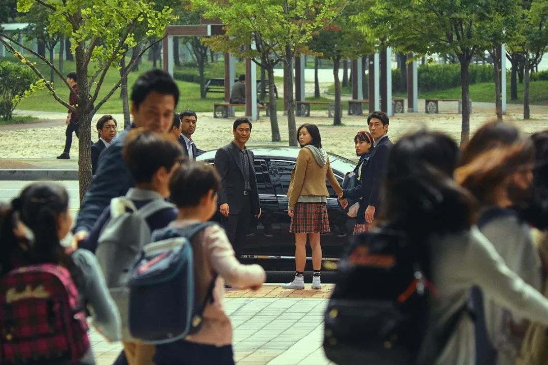 片长125分钟，拳拳到肉！韩国《新世界》导演的新片，质量又很高