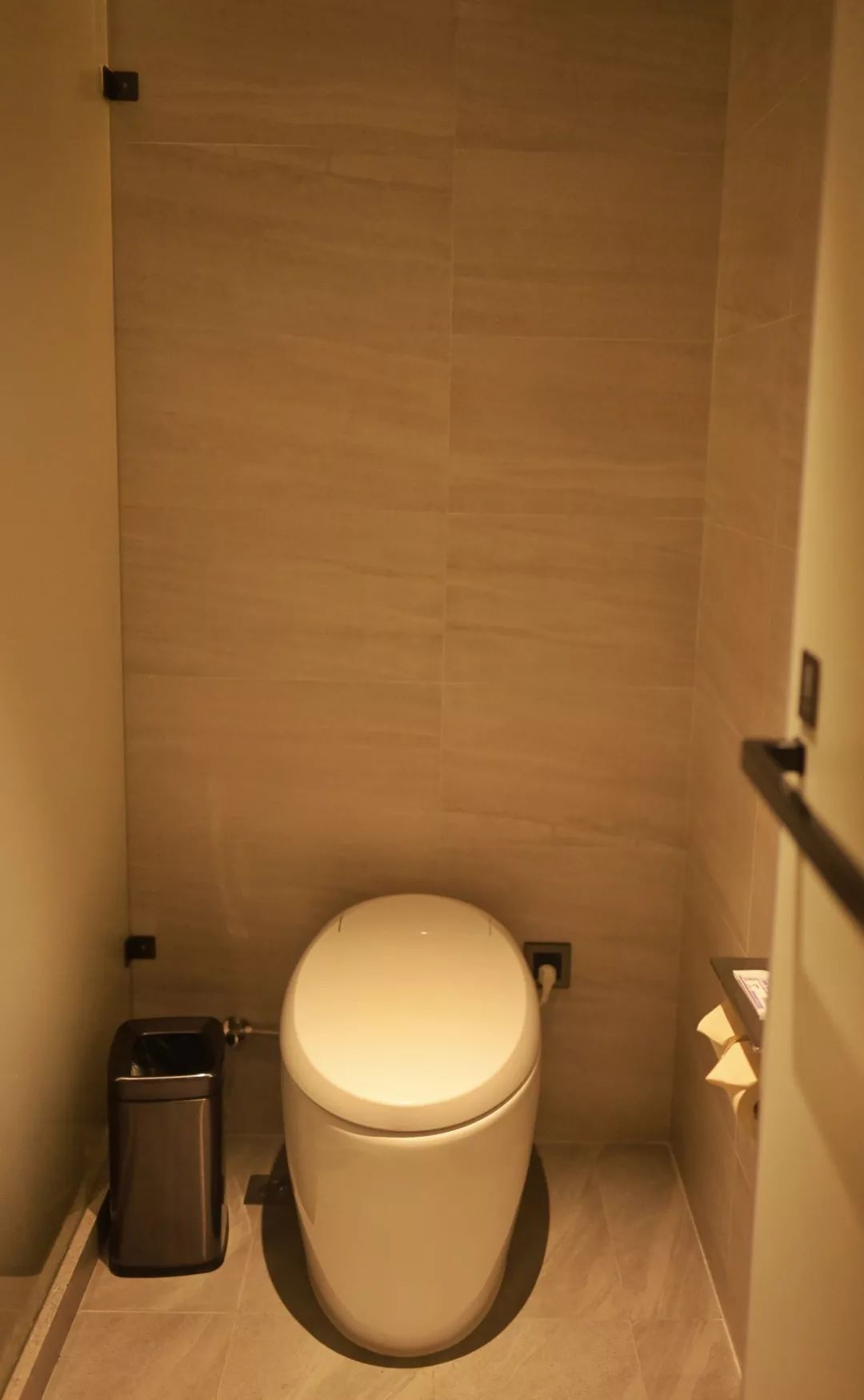 在机场睡觉24小时,在机场等待的6个小时