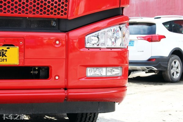 东风天龙4x2港口牵引车,目前最便宜4x2港口牵引车