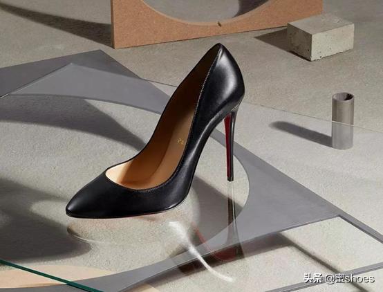cl红底鞋裸色穿搭,cl红底高跟鞋展示
