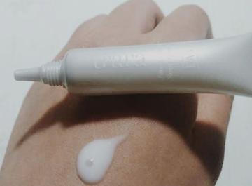 白成一道闪电平价美白,白成一道光精华