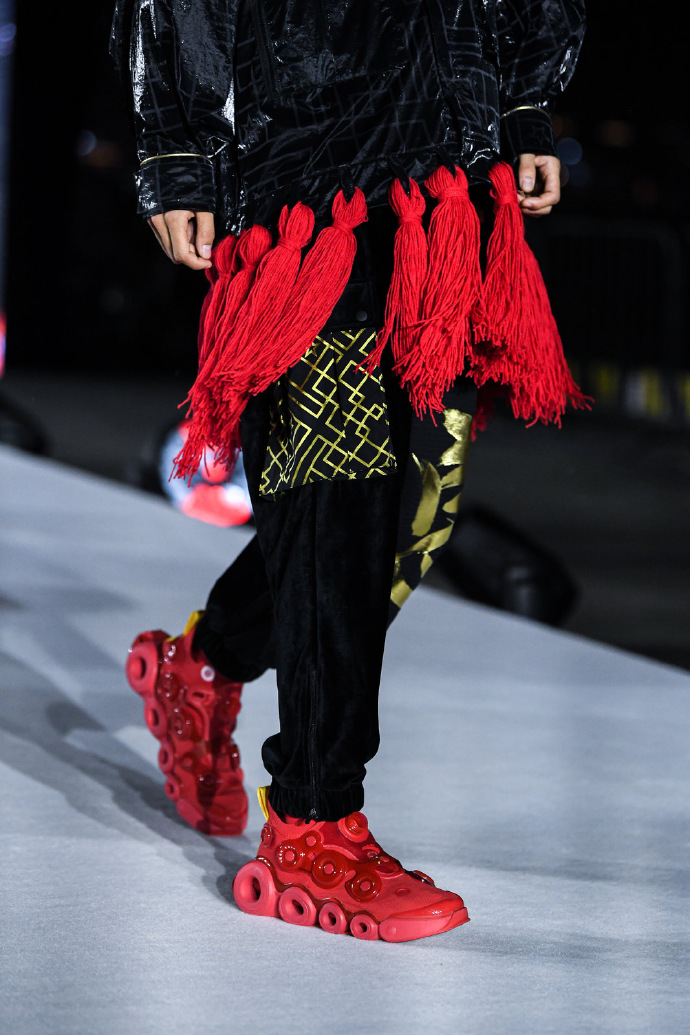 你没见过的安踏!走秀款曝光:中底霸气,系带方式新奇,霸气侧漏