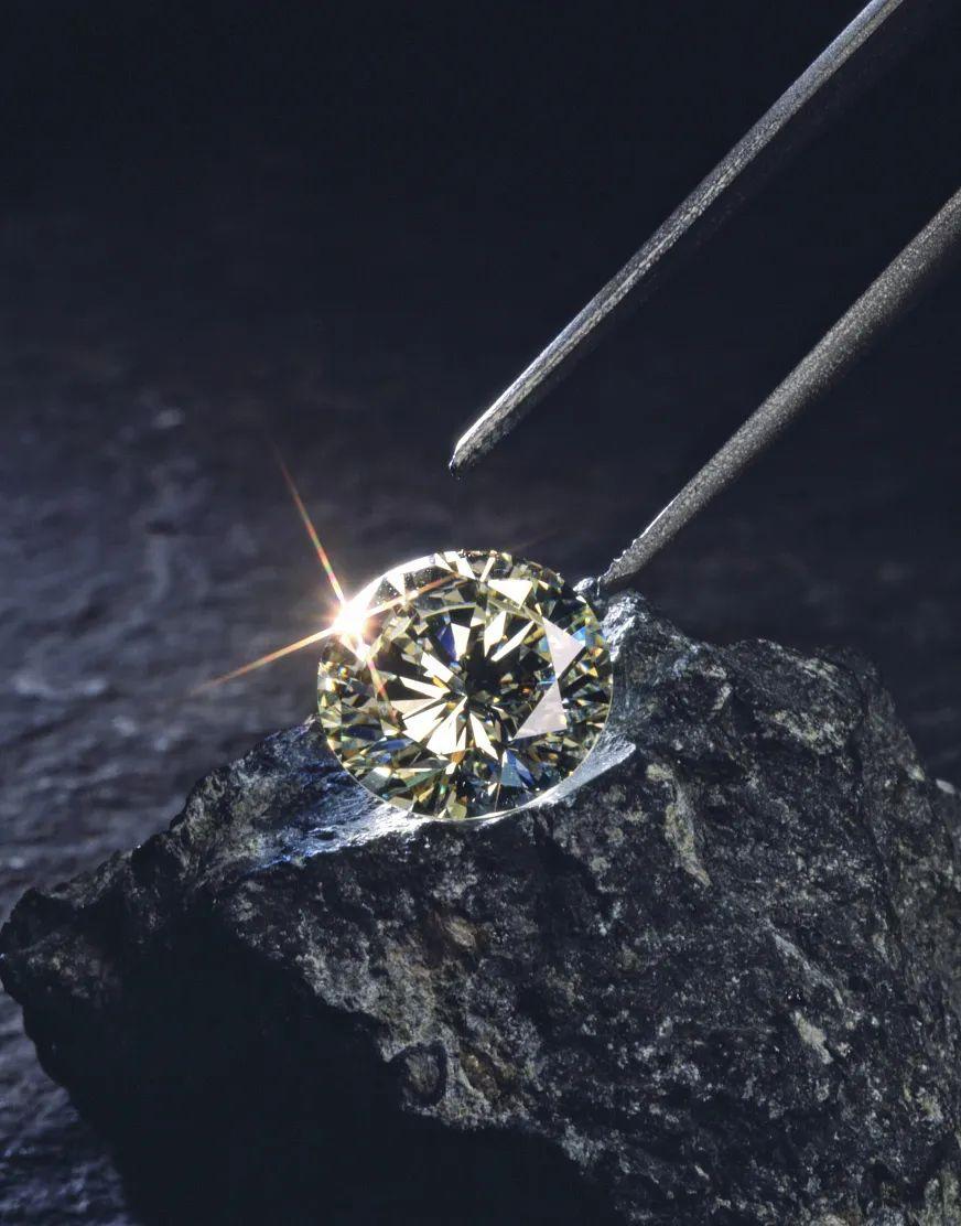 锆石属于常见钻石仿制品吗,珠宝仿制品锆石