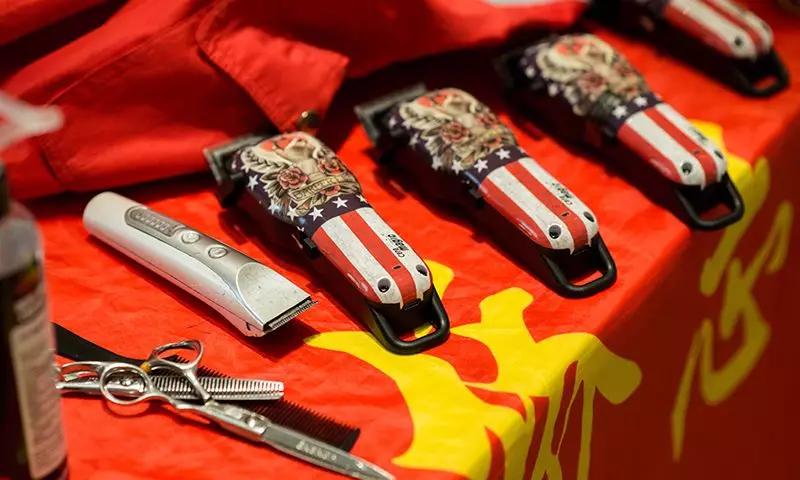 武汉开锁匠上门喂猫外卖员,武汉开锁师傅24小时上门电话