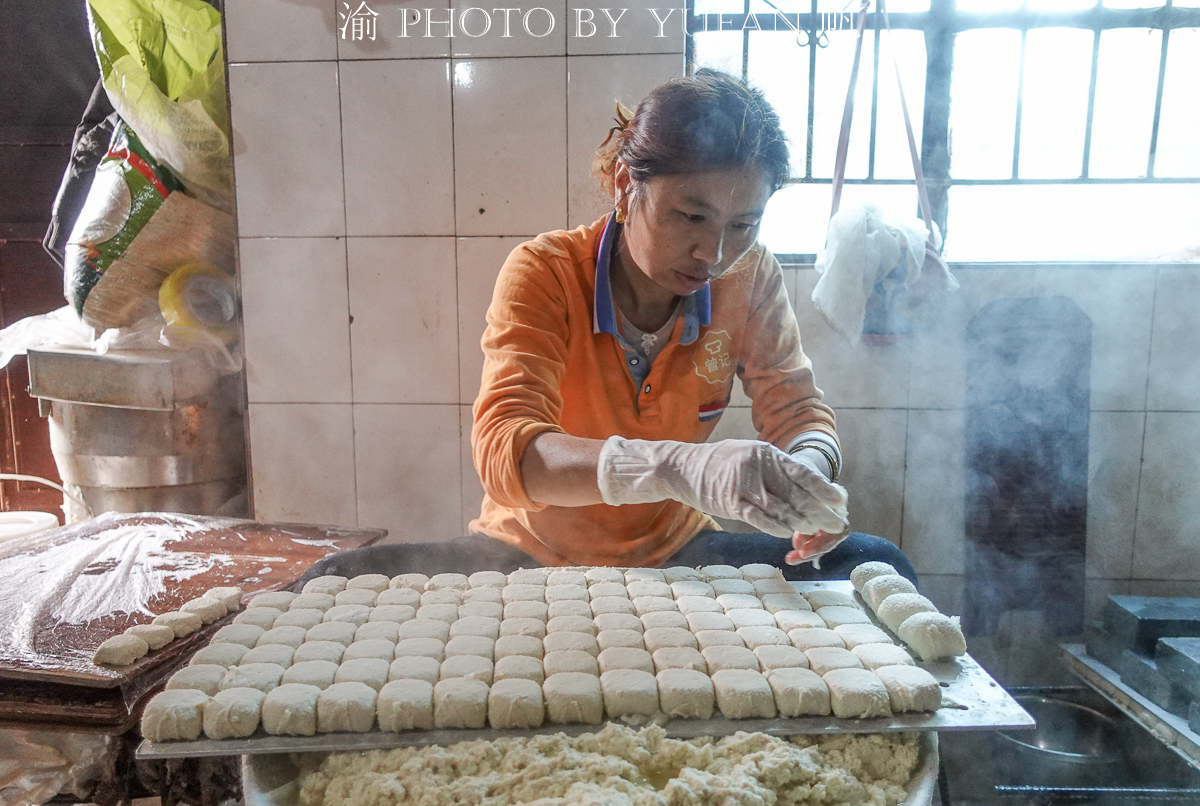 云南建水豆腐怎么做才好吃,云南建水美食烤豆腐