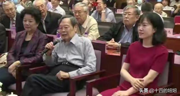 杨振宁孙女与翁帆父亲最新消息,杨振宁儿女和翁帆的合照
