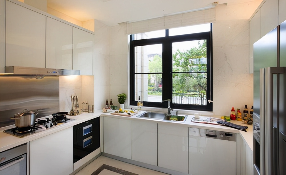 梳妆台镜子正对床怎么化解,镜子正对床的危害