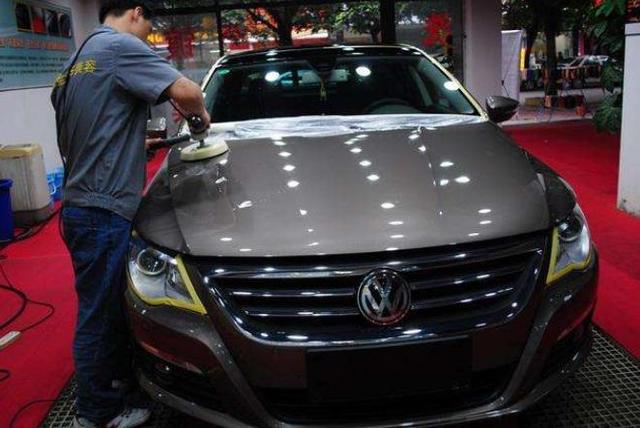 汽车车漆养护最好的方法,车子脏了简单洗一下