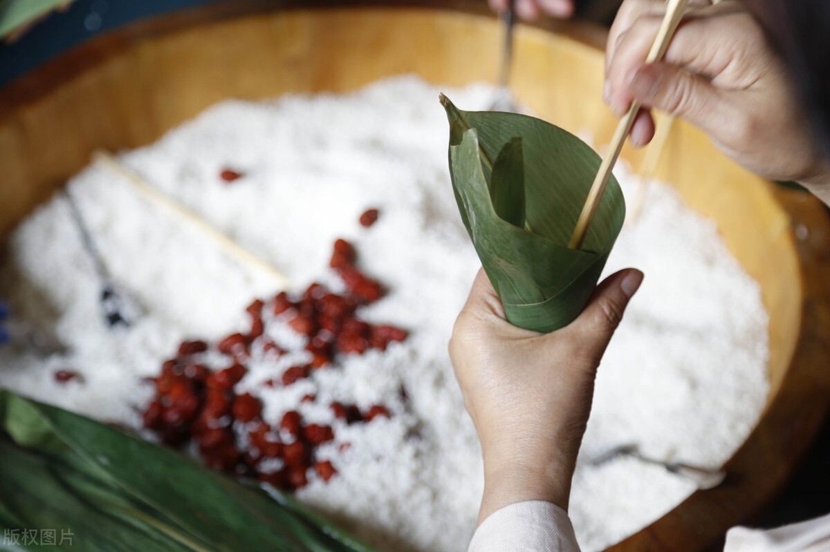 屈原是怎样的一个文人,屈原是怎样的一个人观后感