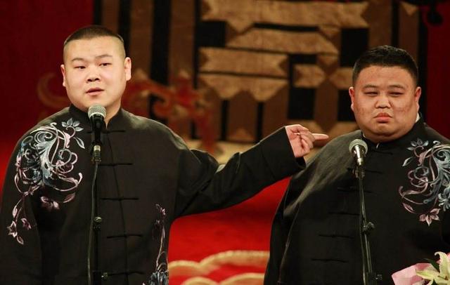 烧饼曹鹤阳欢乐喜剧人开涮郭德纲,烧饼曹鹤阳相声调侃郭德纲比身高