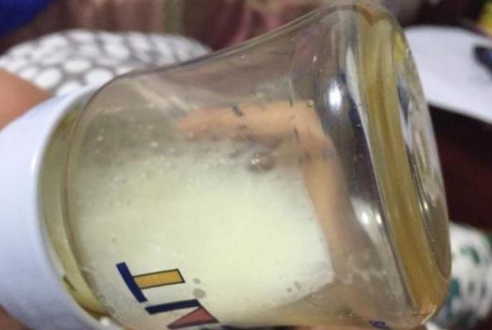 宝宝每次喝奶都剩一点怎么回事,孩子每次喝奶都会剩下好多怎么办