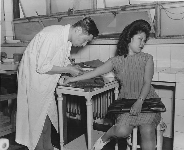 新中国成立之初：封闭*院妓**，改造*女妓**实况