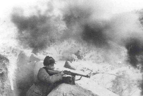 硬核班长蔡兴海带一个班大战上甘岭歼敌四百，全班九人竟无一阵亡