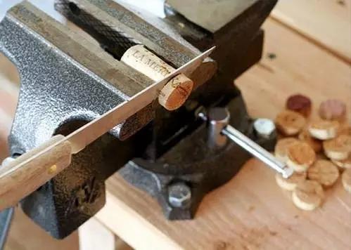 原来红酒塞才是一瓶酒中最值钱的,别再扔了