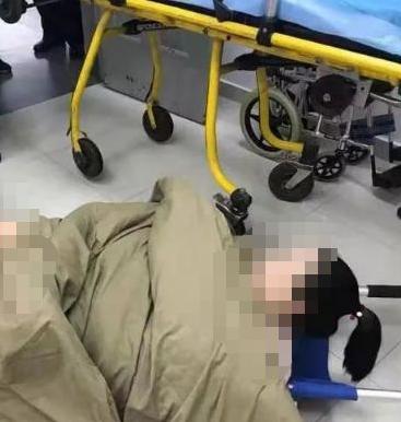 孕妇走着走着孩子掉出来了,孕妇走路蹲下孩子掉出来