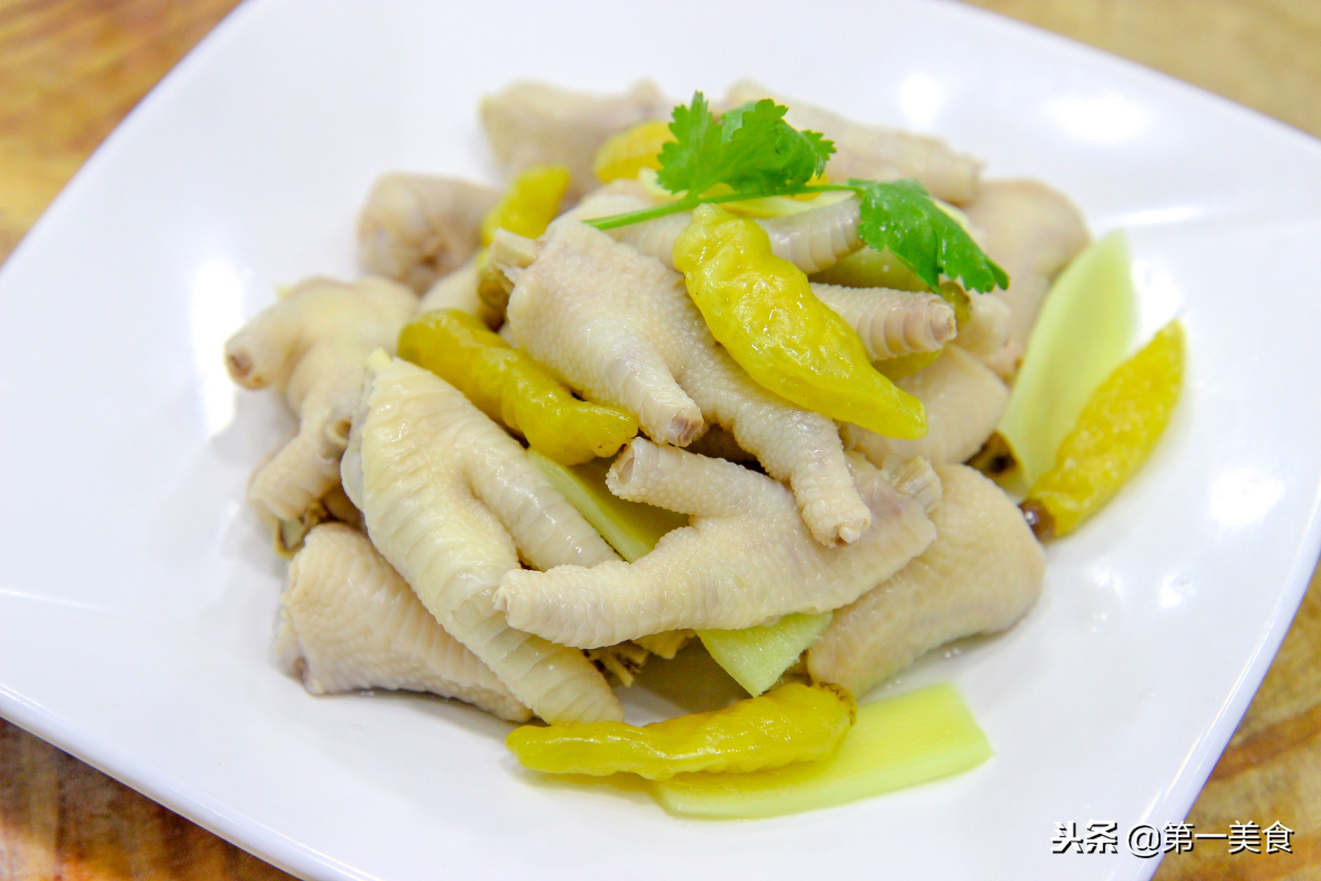 厨师长教你做泡椒凤爪,泡椒凤爪的做法厨师秀