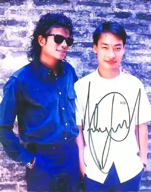 中山迈克尔杰克逊,迈克尔杰克逊跟中山老太太合影