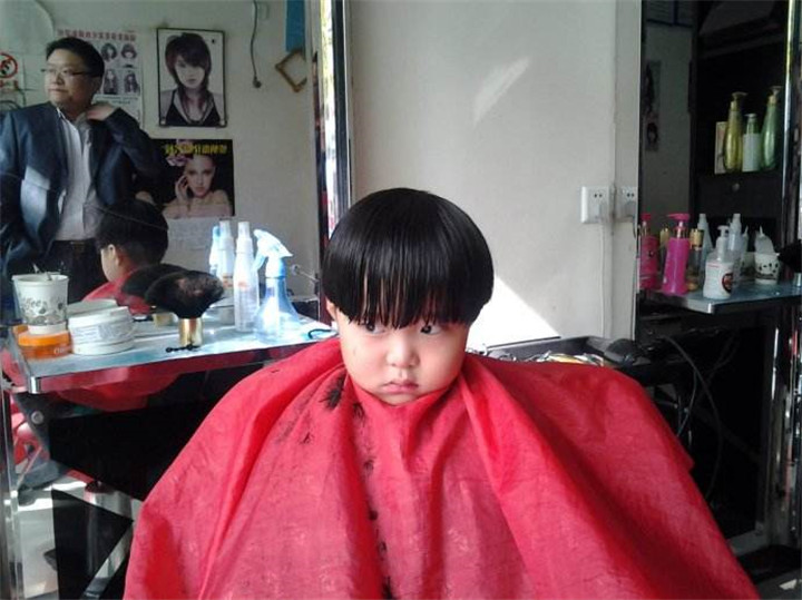 孩子对剪发很恐惧症怎么办?家长别着急,正确引导才是关键