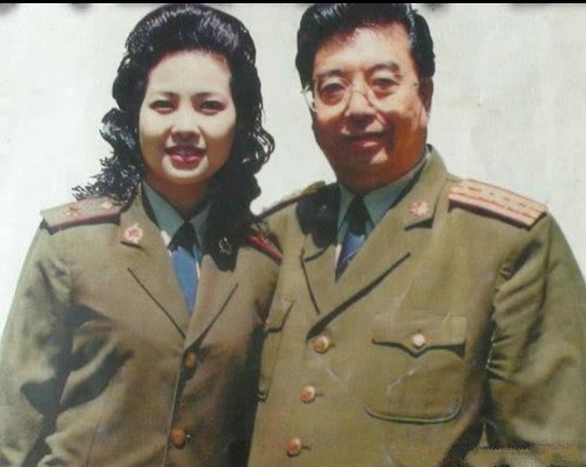 1990年梦鸽为何嫁大27岁李双江？30年来他俩幸福吗？