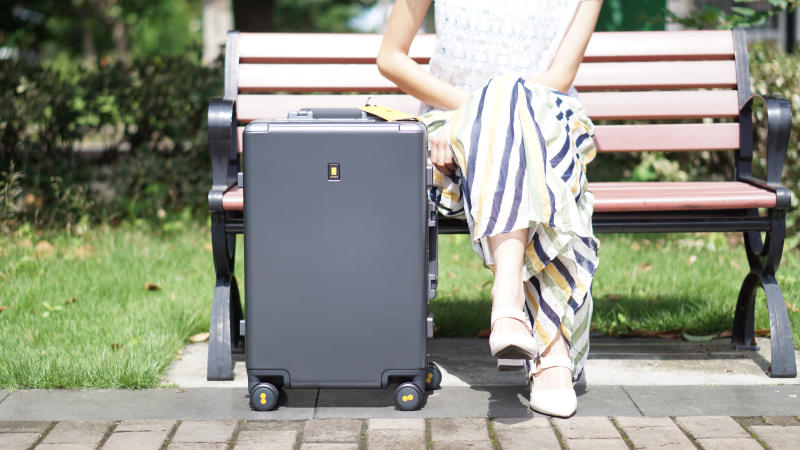 粗铝框设计，TSA密码锁，地平线8号行李箱，出差旅行好伙伴