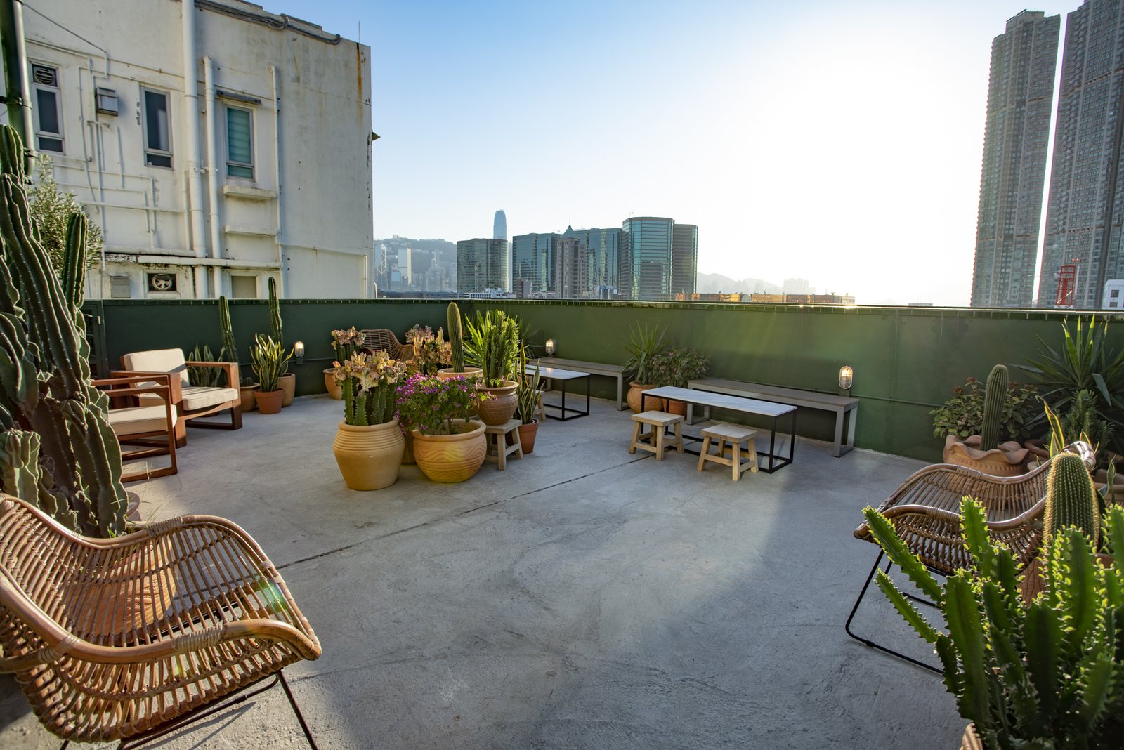 香港寸土寸金是因为地方小吗,寸土寸金的香港房子虽小却也精致