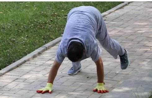 用酒瓶治疗颈椎的视频,颈椎病垫酒瓶有什么效果