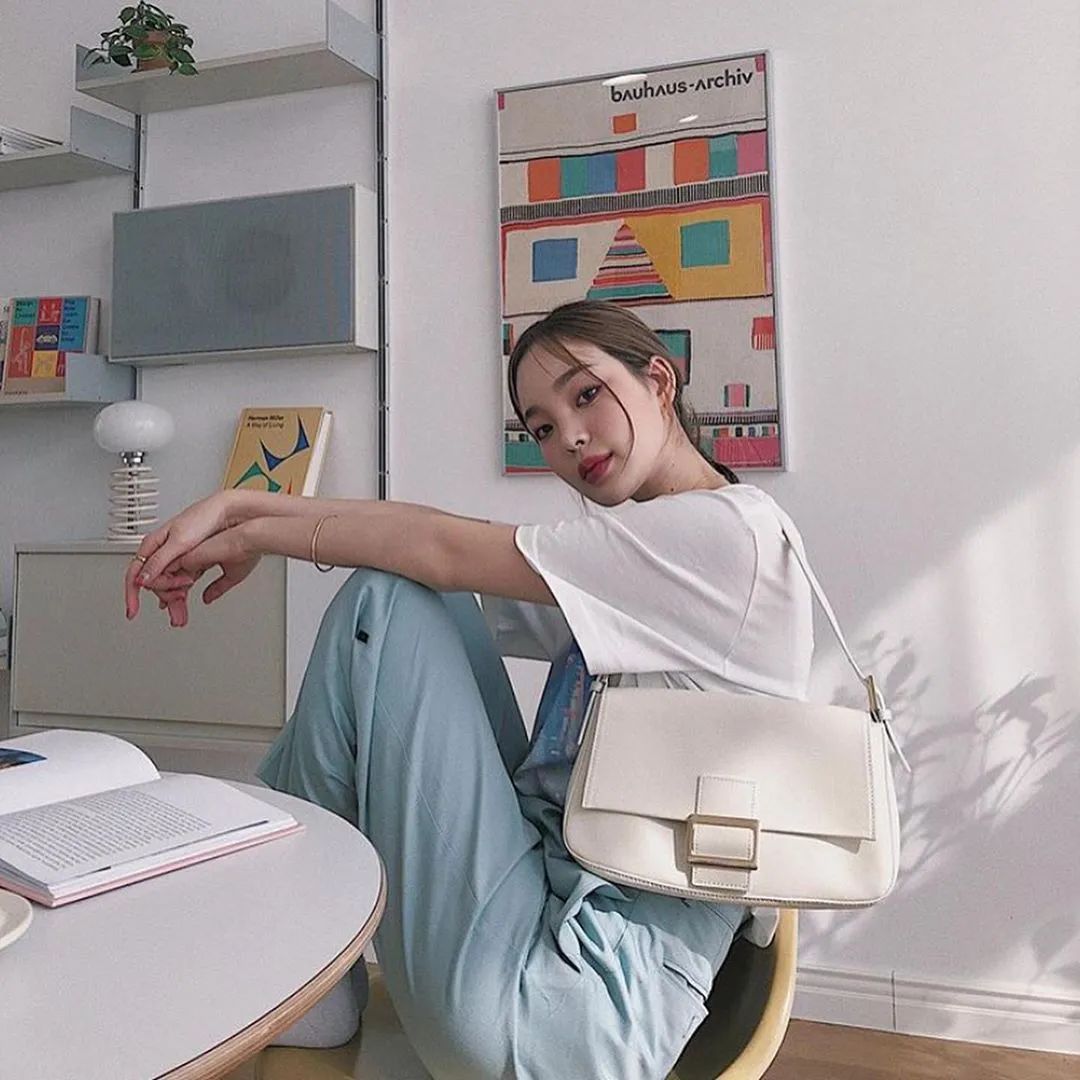 我已经在看夏装了！第一件小短袖从里面挑