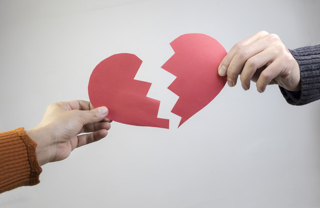 老公背着我把所有钱转给别人,老公背着我给别的女的转钱