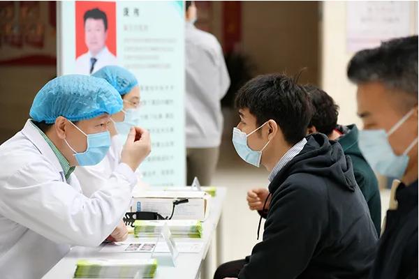 西青医院耳鼻喉科开展“关注鼻腔健康，加强气道防护”义诊活动