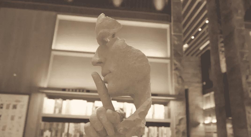 一家面临倒闭的书店,一家书店引发惊天血案