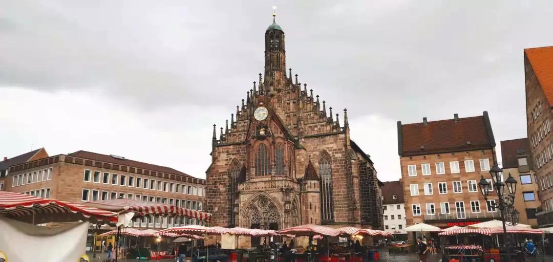 「伟大城市」纽伦堡，一尊皇座，几把囚椅