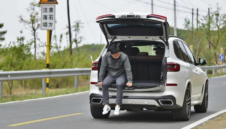 60万买了一辆大众途锐,68万提了宝马